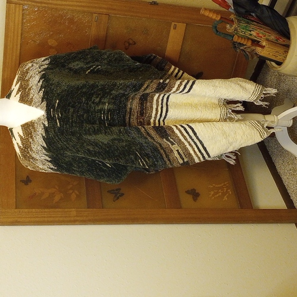 VTG Handcrafted Southwest Wool Blend Poncho
